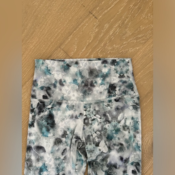 Lulu Lemon Align Size 4 Tie Dyed Leggings. 💙⚡️ - Picture 4 of 5